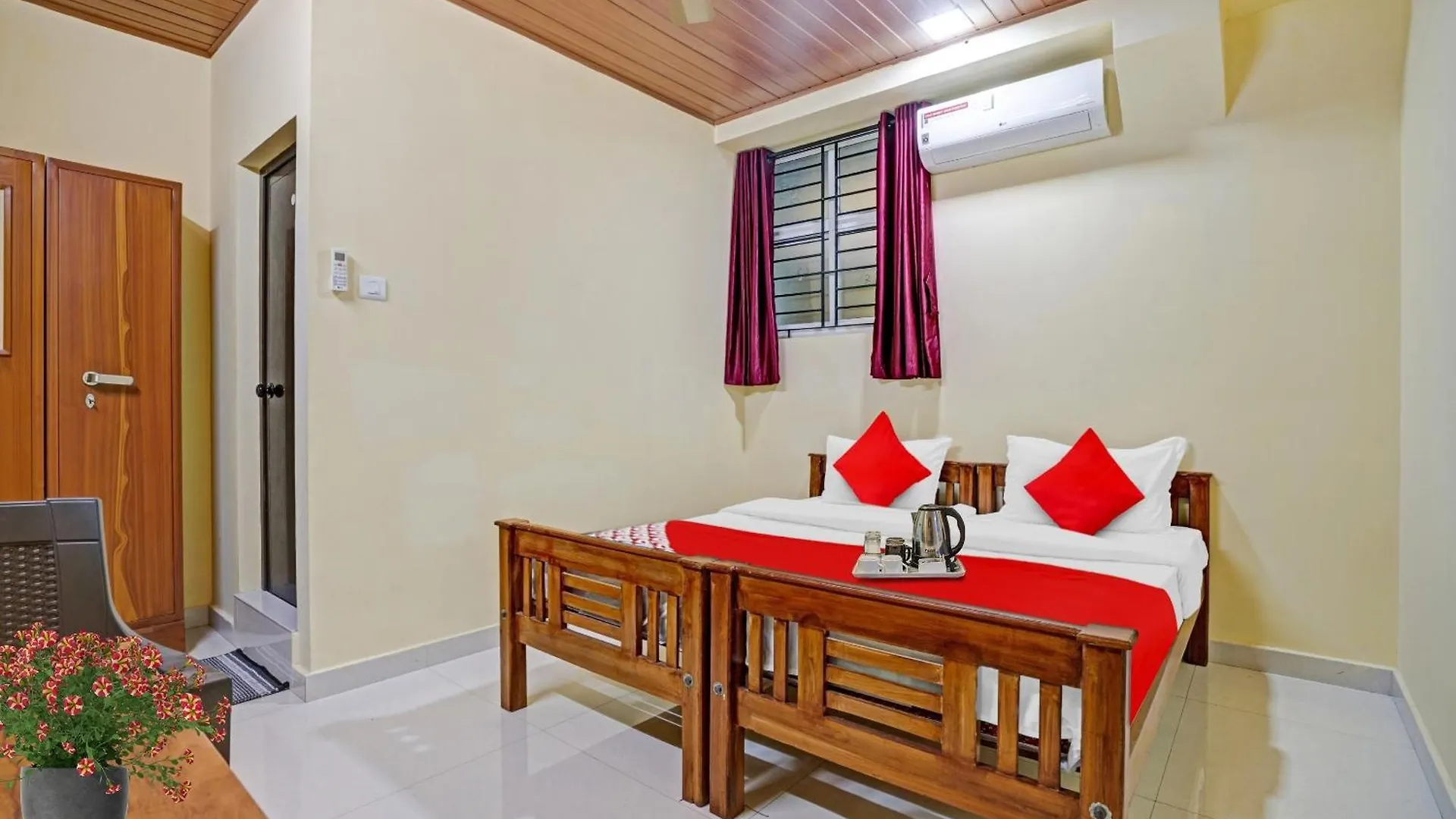 Flagship Lake View Residency Kochi Hotel