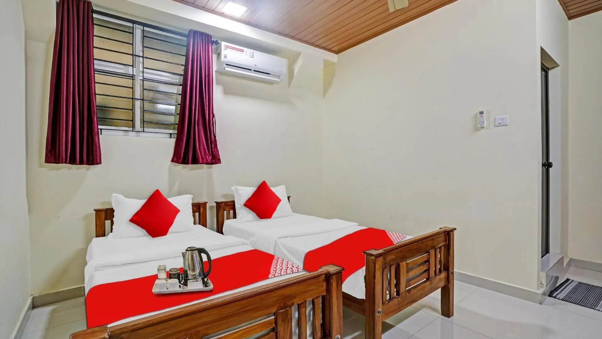 *** Hotel Flagship Lake View Residency Kochi India